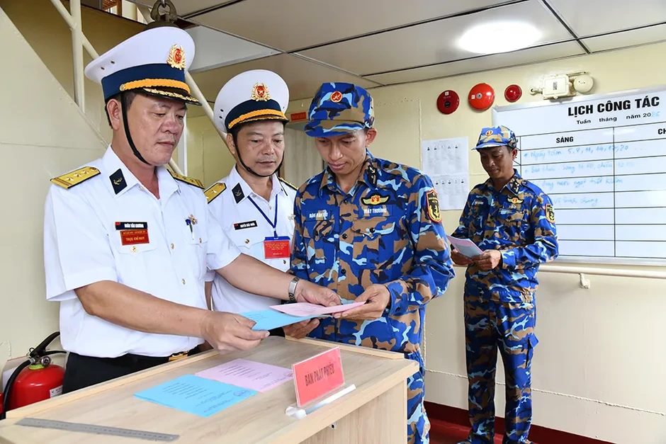 Cán bộ, chiến sĩ Lữ đoàn 127, Vùng 5 Hải quân đi bầu cử sớm Cán bộ, chiến sĩ Lữ đoàn 127, Vùng 5 Hải quân đi bầu cử sớm