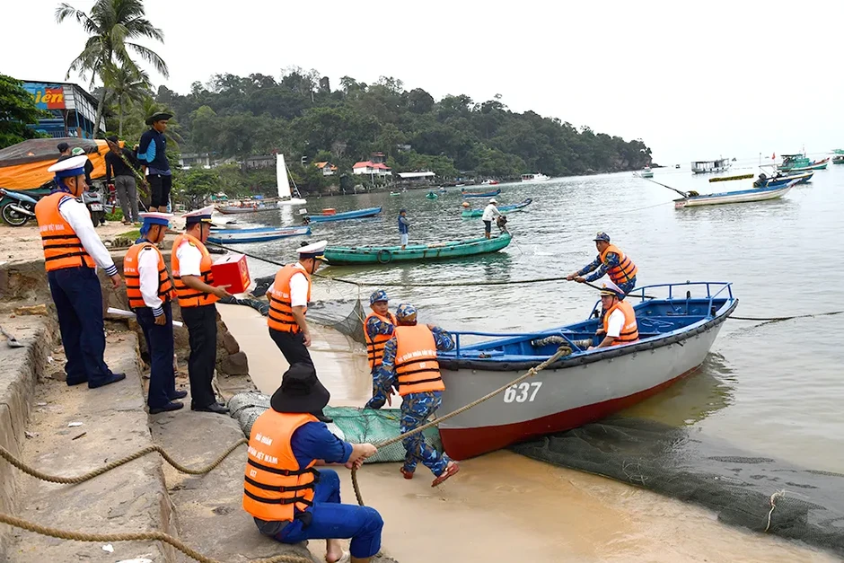 Cán bộ, chiến sĩ Lữ đoàn 127, Vùng 5 Hải quân đi bầu cử sớm Cán bộ, chiến sĩ Lữ đoàn 127, Vùng 5 Hải quân đi bầu cử sớm
