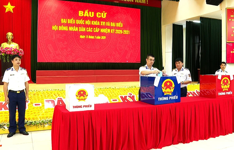 Cán bộ, chiến sĩ Vùng Cảnh sát biển 3 tham gia ngày hội toàn dân Cán bộ, chiến sĩ Vùng Cảnh sát biển 3 tham gia ngày hội toàn dân