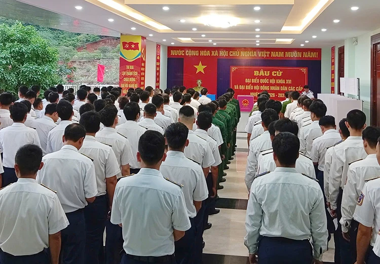 Cán bộ, chiến sĩ Vùng Cảnh sát biển 3 tham gia ngày hội toàn dân Cán bộ, chiến sĩ Vùng Cảnh sát biển 3 tham gia ngày hội toàn dân