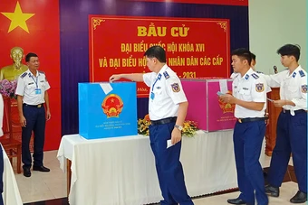 Cán bộ, chiến sĩ Vùng Cảnh sát biển 3 tham gia ngày hội toàn dân