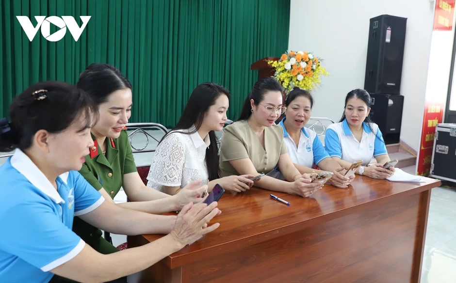 Cán bộ cơ sở tại Quảng Ninh: Thay đổi từ thực tiễn, hướng tới phục vụ người dân Cán bộ cơ sở tại Quảng Ninh: Thay đổi từ thực tiễn, hướng tới phục vụ người dân