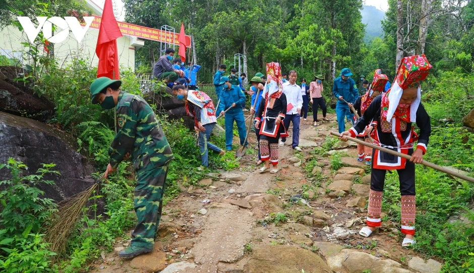 Cán bộ cơ sở tại Quảng Ninh: Thay đổi từ thực tiễn, hướng tới phục vụ người dân Cán bộ cơ sở tại Quảng Ninh: Thay đổi từ thực tiễn, hướng tới phục vụ người dân