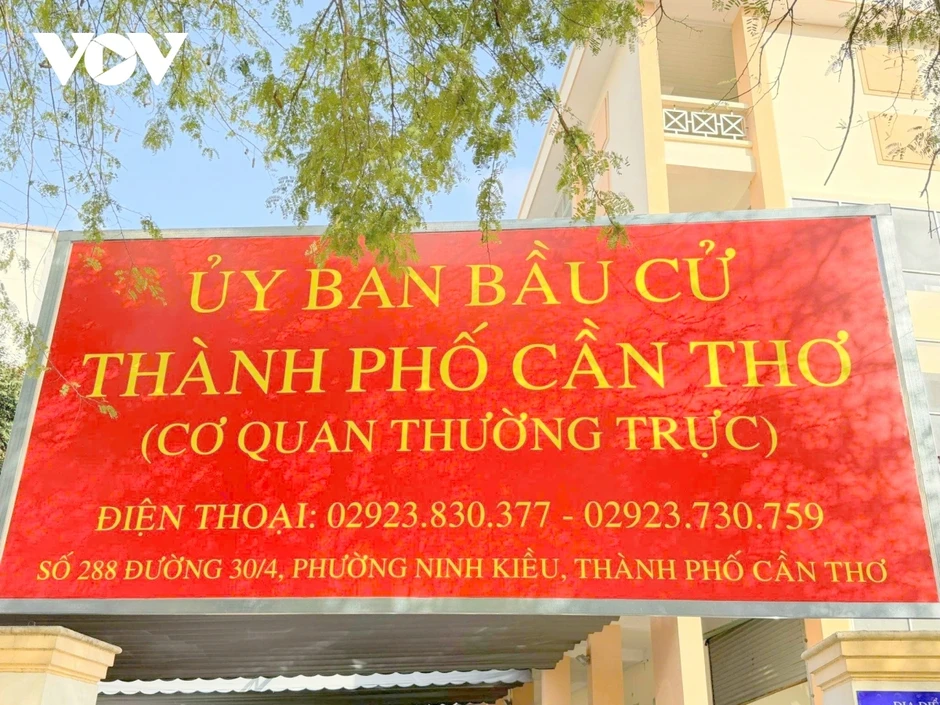 Cần Thơ cờ hoa rực rỡ sẵn sàng cho ngày hội non sông 15/3