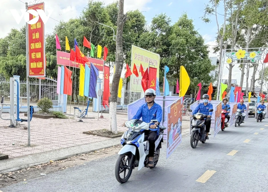 Cần Thơ cờ hoa rực rỡ sẵn sàng cho ngày hội non sông 15/3