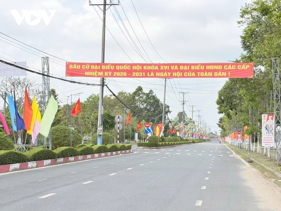Cần Thơ cờ hoa rực rỡ sẵn sàng cho ngày hội non sông 15/3