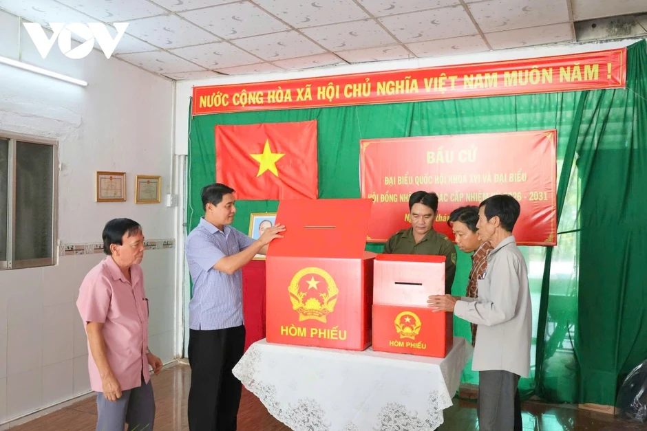 Cần Thơ cờ hoa rực rỡ sẵn sàng cho ngày hội non sông 15/3