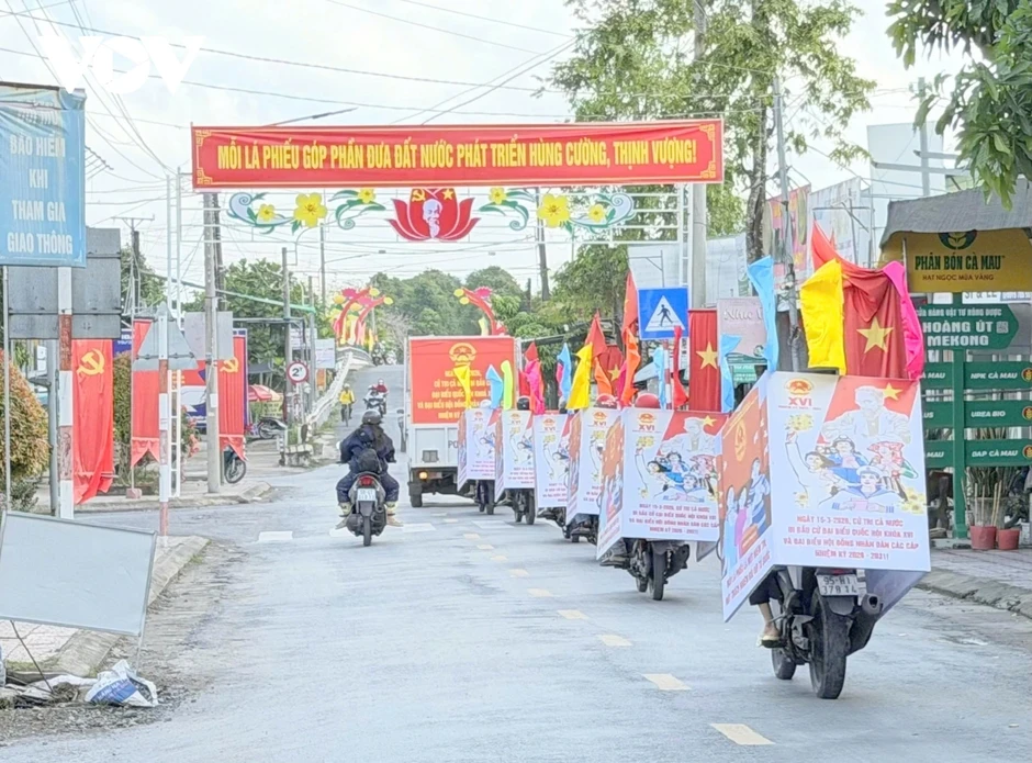 Cần Thơ cờ hoa rực rỡ sẵn sàng cho ngày hội non sông 15/3