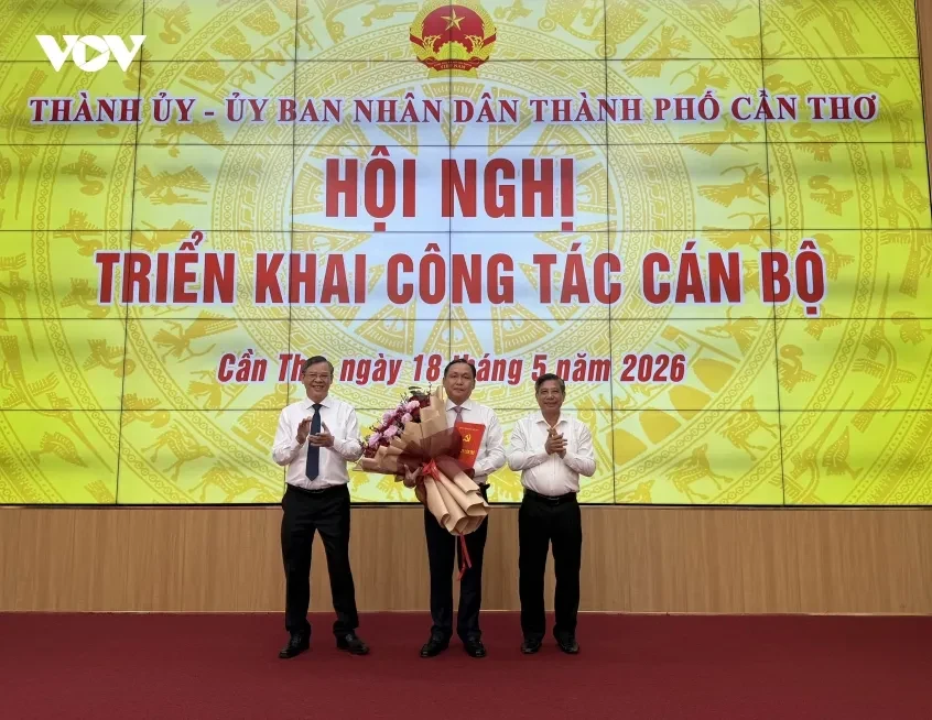 Cần Thơ công bố các quyết định về công tác cán bộ Cần Thơ công bố các quyết định về công tác cán bộ