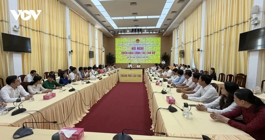 Cần Thơ công bố các quyết định về công tác cán bộ Cần Thơ công bố các quyết định về công tác cán bộ