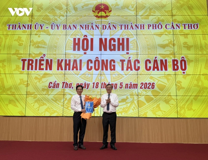 Cần Thơ công bố các quyết định về công tác cán bộ Cần Thơ công bố các quyết định về công tác cán bộ