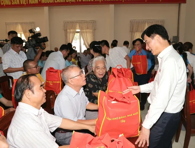 Cần Thơ: Lắng nghe, giải quyết kiến nghị cử tri sau Kỳ họp thứ nhất Quốc hội khóa XVI Cần Thơ: Lắng nghe, giải quyết kiến nghị cử tri sau Kỳ họp thứ nhất Quốc hội khóa XVI