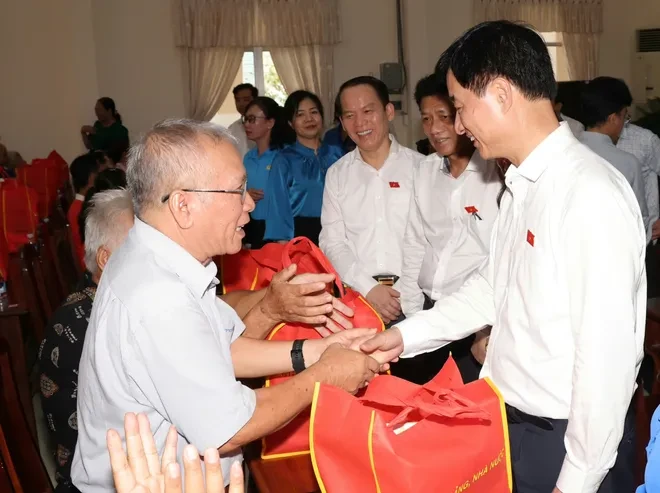 Cần Thơ: Lắng nghe, giải quyết kiến nghị cử tri sau Kỳ họp thứ nhất Quốc hội khóa XVI Cần Thơ: Lắng nghe, giải quyết kiến nghị cử tri sau Kỳ họp thứ nhất Quốc hội khóa XVI