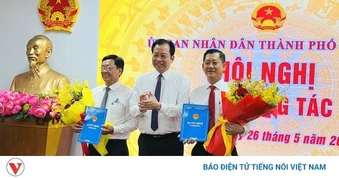 Cần Thơ trao quyết định về công tác cán bộ