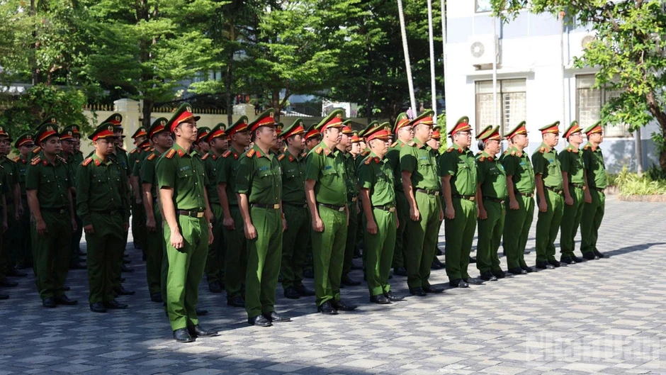 Cảnh sát kinh tế Đà Nẵng: 70 năm vững vàng trên mặt trận "không tiếng súng" Cảnh sát kinh tế Đà Nẵng: 70 năm vững vàng trên mặt trận "không tiếng súng"