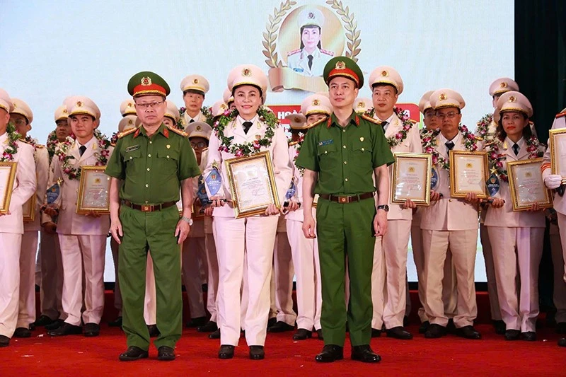 Cảnh sát Quản lý hành chính về trật tự xã hội Quảng Trị nỗ lực hết mình trong kỷ nguyên mới Cảnh sát Quản lý hành chính về trật tự xã hội Quảng Trị nỗ lực hết mình trong kỷ nguyên mới