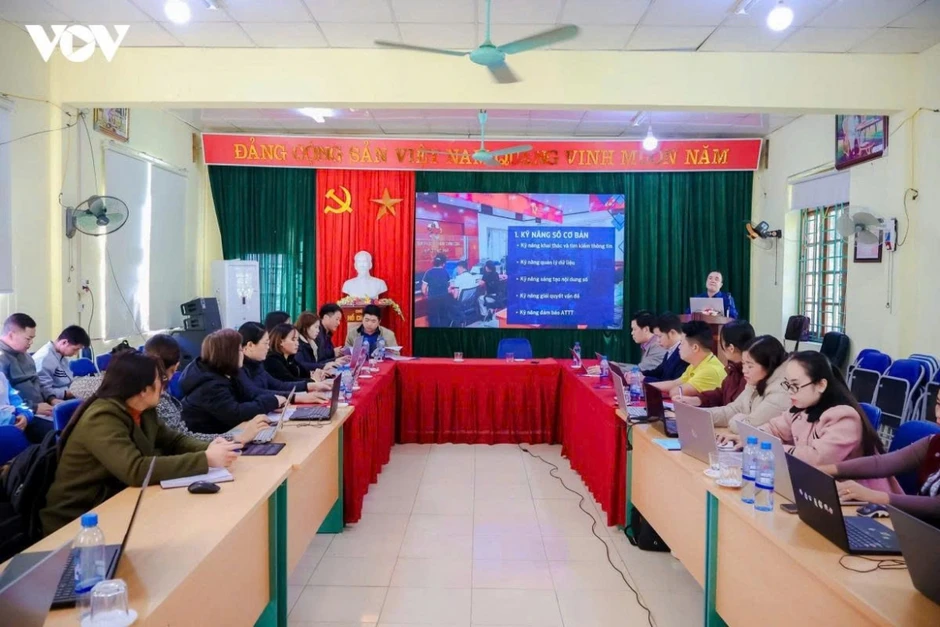 Cao Bằng: Tháo gỡ “nút thắt” nhân lực và bài toán chuyển đổi số ở cơ sở Cao Bằng: Tháo gỡ “nút thắt” nhân lực và bài toán chuyển đổi số ở cơ sở