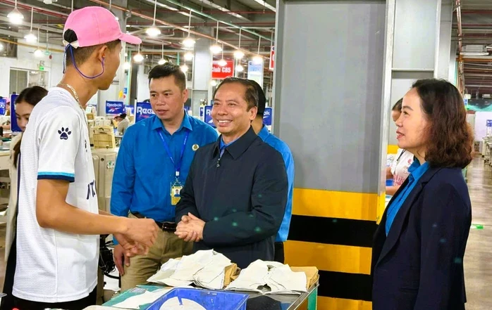 Chăm lo bảo vệ quyền, lợi ích chính đáng cho người lao động Chăm lo bảo vệ quyền, lợi ích chính đáng cho người lao động