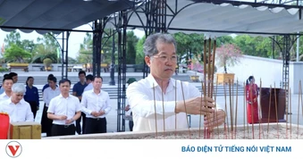 Chánh án TANDTC dâng hương tưởng niệm các Anh hùng liệt sĩ tại Quảng Trị