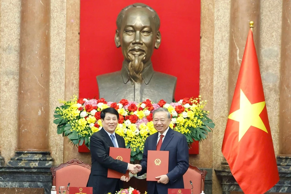 Chia sẻ của nguyên Chủ tịch nước Lương Cường khi bàn giao công tác Chia sẻ của nguyên Chủ tịch nước Lương Cường khi bàn giao công tác