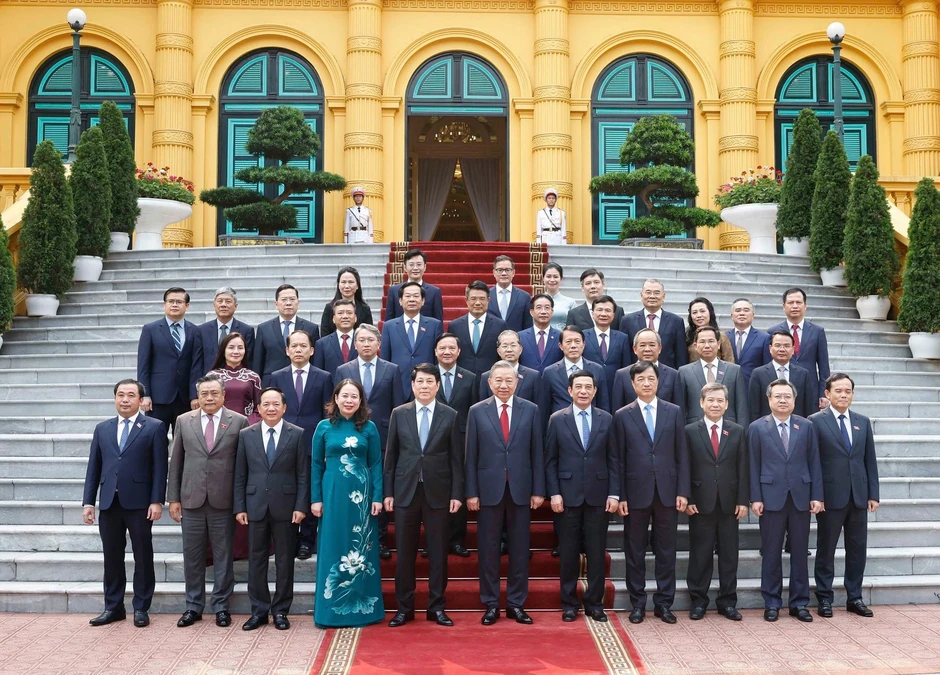 Chia sẻ của nguyên Chủ tịch nước Lương Cường khi bàn giao công tác Chia sẻ của nguyên Chủ tịch nước Lương Cường khi bàn giao công tác