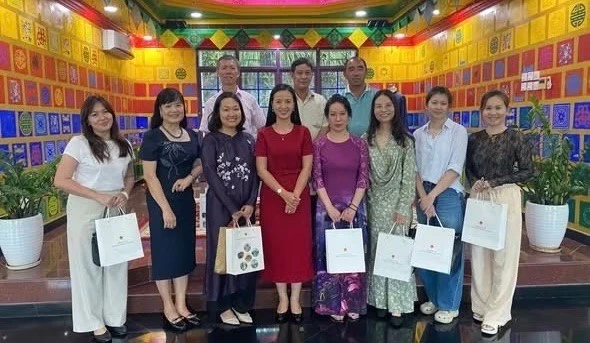 Chia sẻ thông tin về Nghị quyết số 23-NQ/TW cho cộng đồng người Việt Nam tại Brunei Chia sẻ thông tin về Nghị quyết số 23-NQ/TW cho cộng đồng người Việt Nam tại Brunei