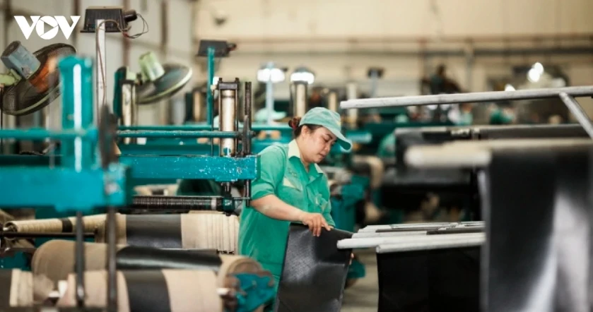 Chính phủ chỉ đạo tiếp tục hoàn thiện cơ chế điều hành thị trường xăng dầu