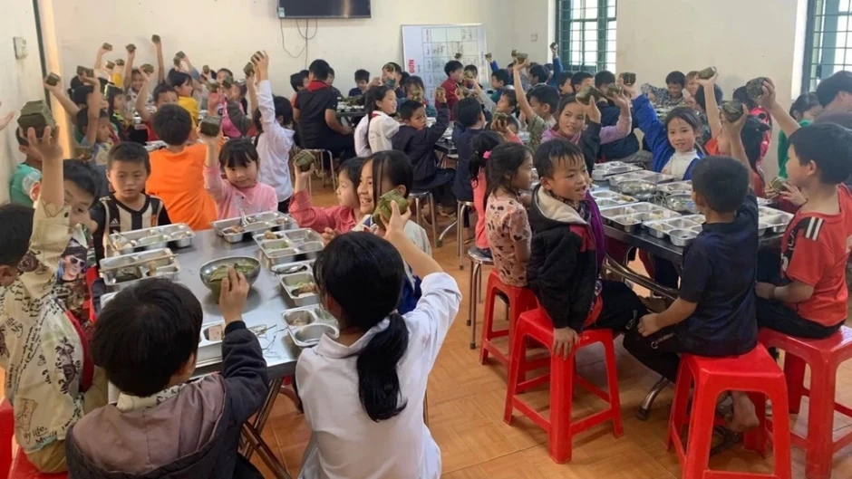Chính phủ hỗ trợ tiền ăn và gạo cho học sinh nội trú Chính phủ hỗ trợ tiền ăn và gạo cho học sinh nội trú