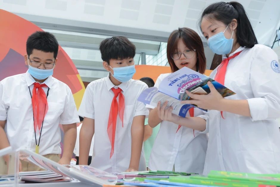 Chính phủ khuyến khích các tỉnh sớm miễn phí sách giáo khoa cho học sinh Chính phủ khuyến khích các tỉnh sớm miễn phí sách giáo khoa cho học sinh