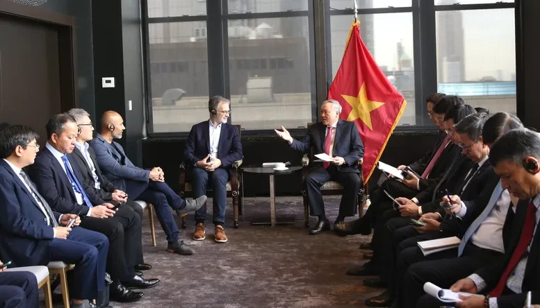 Chính phủ Việt Nam luôn đồng hành và lắng nghe các nhà đầu tư Chính phủ Việt Nam luôn đồng hành và lắng nghe các nhà đầu tư