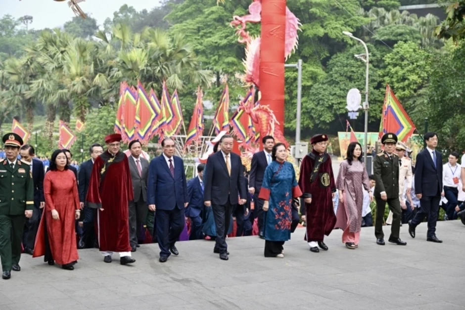 'Chọn con đường dựng xây đất nước phồn vinh thì không được nản lòng trước khó khăn' 'Chọn con đường dựng xây đất nước phồn vinh thì không được nản lòng trước khó khăn'