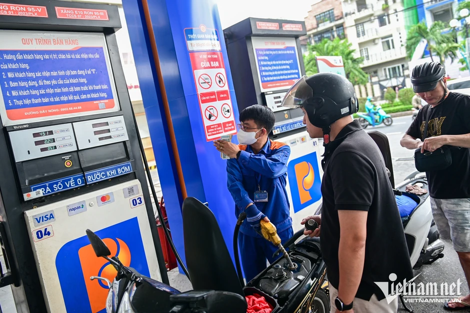 Chốt phương án sắp xếp thôn và tổ dân phố, đồng bộ bán xăng E10