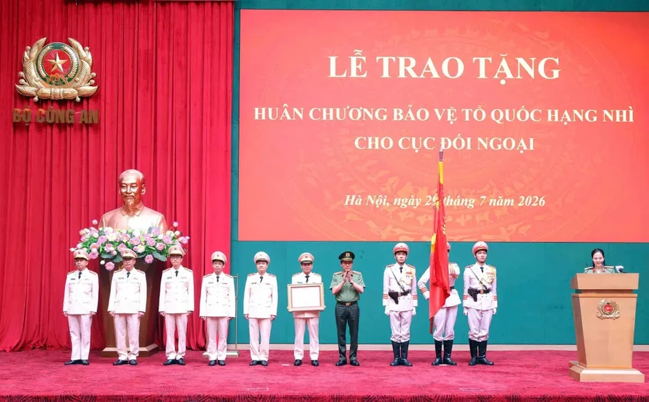 Chủ động giải quyết các yếu tố phức tạp về an ninh, trật tự từ sớm, từ xa Chủ động giải quyết các yếu tố phức tạp về an ninh, trật tự từ sớm, từ xa