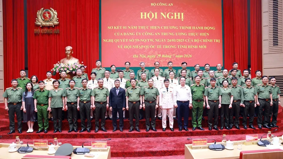 Chủ động giải quyết các yếu tố phức tạp về an ninh, trật tự từ sớm, từ xa Chủ động giải quyết các yếu tố phức tạp về an ninh, trật tự từ sớm, từ xa