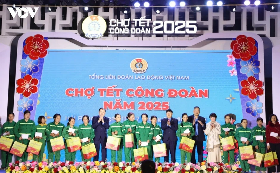 Chủ nghĩa xã hội trong đời sống nhân dân Chủ nghĩa xã hội trong đời sống nhân dân