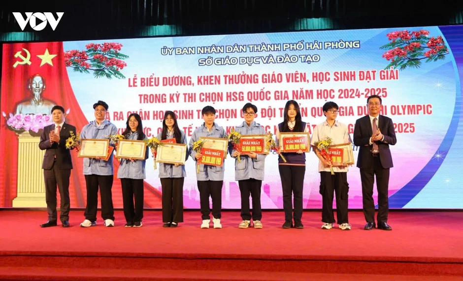 Chủ nghĩa xã hội trong đời sống nhân dân Chủ nghĩa xã hội trong đời sống nhân dân