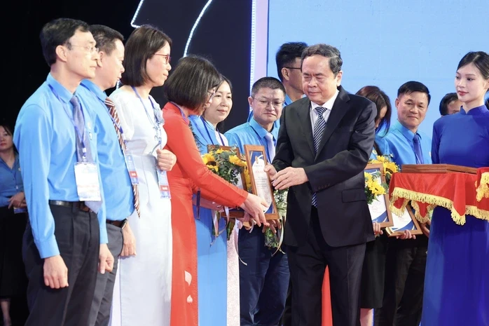 Chủ tịch công đoàn cơ sở xuất sắc là hiện thân của lớp cán bộ công đoàn thời kỳ mới