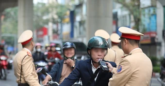 Chủ tịch Hà Nội: Xử nghiêm cán bộ vi phạm nồng độ cồn, không hợp tác với công an