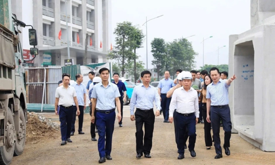 Chủ tịch Hà Nội yêu cầu hoàn thành 5 km đường 70 trong năm Chủ tịch Hà Nội yêu cầu hoàn thành 5 km đường 70 trong năm