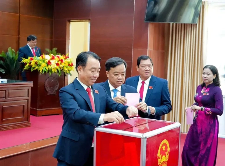 Chủ tịch HĐND, Chủ tịch UBND tỉnh Cà Mau tái đắc cử