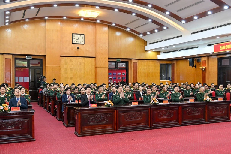Chủ tịch nước Lương Cường bỏ phiếu bầu cử tại Khu vực bỏ phiếu số 26, phường Hoàn Kiếm, Hà Nội Chủ tịch nước Lương Cường bỏ phiếu bầu cử tại Khu vực bỏ phiếu số 26, phường Hoàn Kiếm, Hà Nội