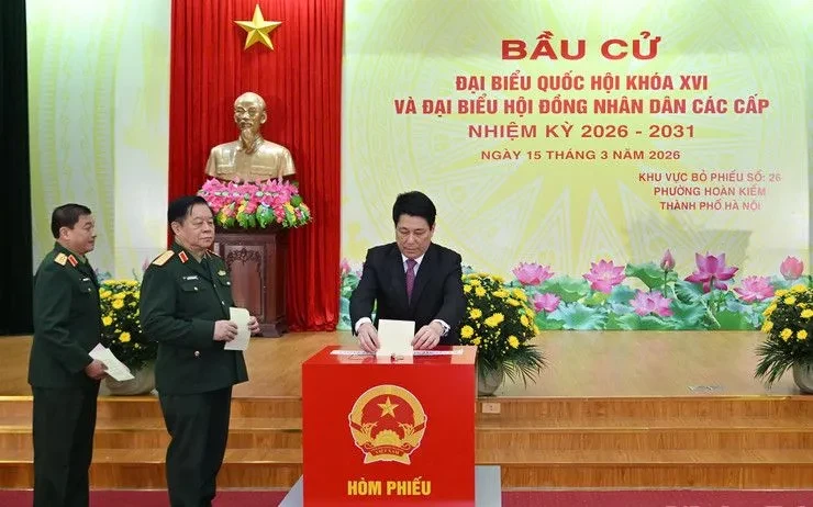 Chủ tịch nước Lương Cường bỏ phiếu tại khu vực bỏ phiếu số 26, phường Hoàn Kiếm, Hà Nội Chủ tịch nước Lương Cường bỏ phiếu tại khu vực bỏ phiếu số 26, phường Hoàn Kiếm, Hà Nội