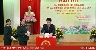 Chủ tịch nước Lương Cường bỏ phiếu tại khu vực bỏ phiếu số 26, phường Hoàn Kiếm, Hà Nội
