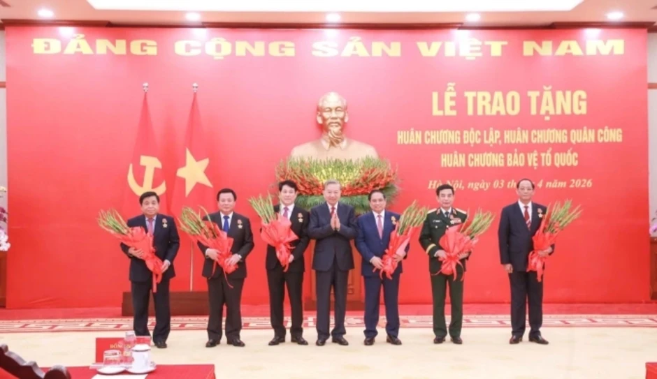 Chủ tịch nước Lương Cường và Thủ tướng Phạm Minh Chính được tặng huân chương Chủ tịch nước Lương Cường và Thủ tướng Phạm Minh Chính được tặng huân chương