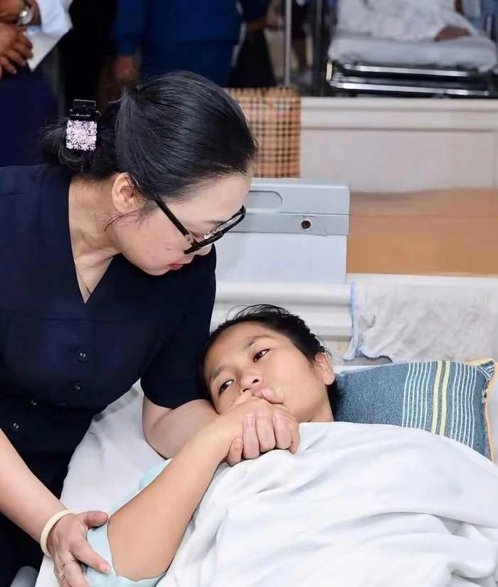 Chủ tịch nước tặng thưởng Huân chương Dũng cảm cho cô giáo Hoàng Thị Hiền Chủ tịch nước tặng thưởng Huân chương Dũng cảm cho cô giáo Hoàng Thị Hiền