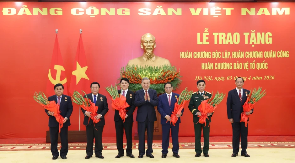 Chủ tịch nước, Thủ tướng và nhiều lãnh đạo cấp cao được tặng Huân chương Chủ tịch nước, Thủ tướng và nhiều lãnh đạo cấp cao được tặng Huân chương