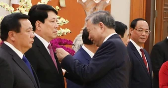 Chủ tịch nước, Thủ tướng và nhiều lãnh đạo cấp cao được tặng Huân chương