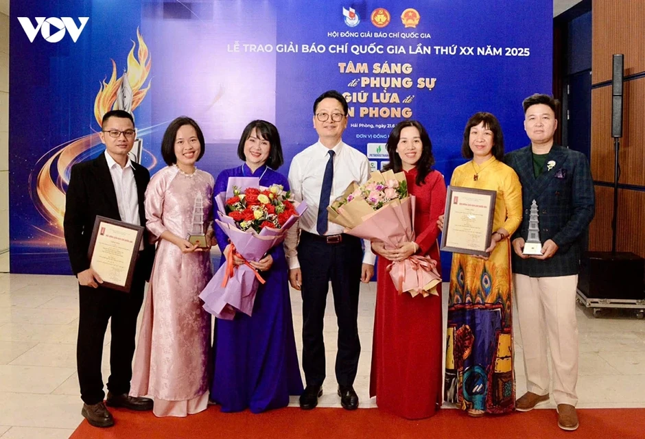 Chủ tịch Quốc hội: Báo chí nói lên sự thật, củng cố niềm tin Chủ tịch Quốc hội: Báo chí nói lên sự thật, củng cố niềm tin