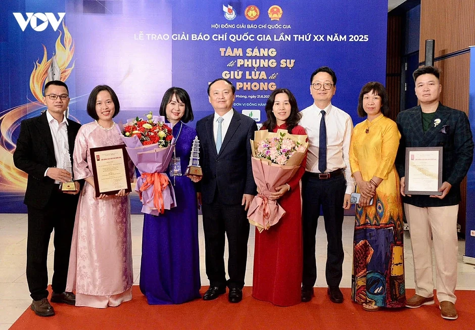 Chủ tịch Quốc hội: Báo chí nói lên sự thật, củng cố niềm tin Chủ tịch Quốc hội: Báo chí nói lên sự thật, củng cố niềm tin