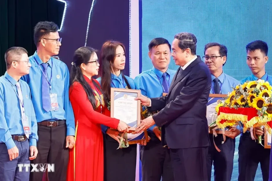 Chủ tịch Quốc hội: Các cấp công đoàn tập trung nâng cao năng suất lao động và tăng trưởng hai con số Chủ tịch Quốc hội: Các cấp công đoàn tập trung nâng cao năng suất lao động và tăng trưởng hai con số